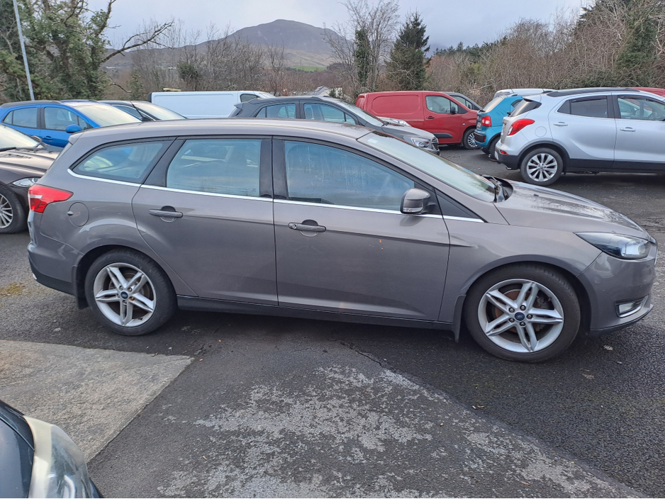 Ford Focus TITANIUM 1.0 ECOBOOST 10 100PS 4DR — thumbnail 2