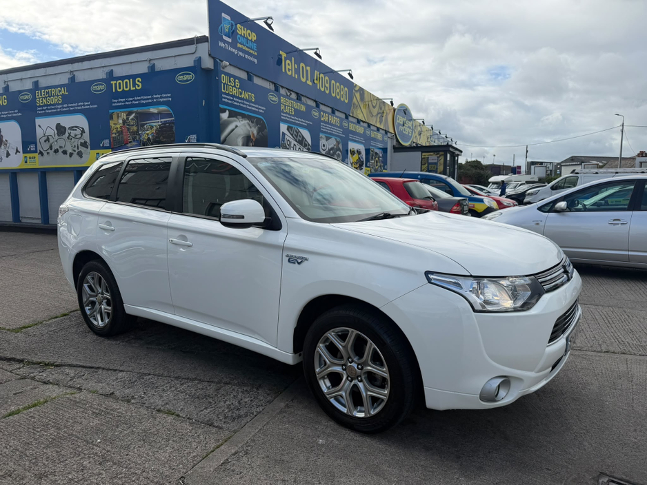 2015 Mitsubishi Outlander 2L Petrol Plug-in Hybrid For Sale Images