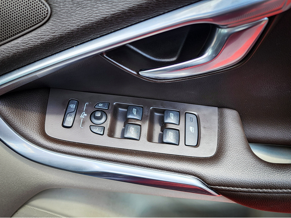 2013 Volvo V40 1.6L Petrol For Sale Images