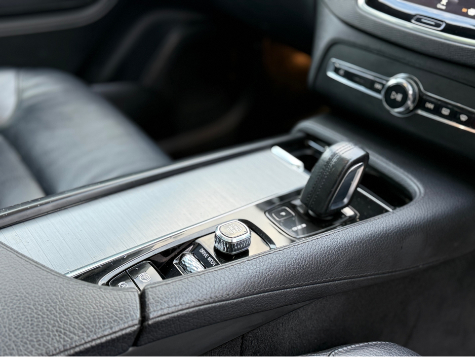 2021 Volvo XC90 2L Diesel For Sale Images