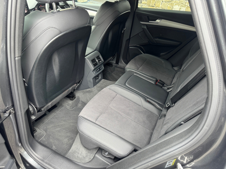 2023 Audi Q5 2.0L Petrol Plug-in Hybrid For Sale Images