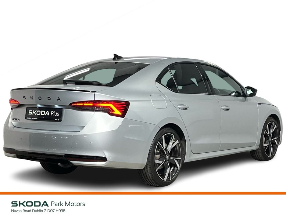 Skoda Octavia Sportline DSG 2.0TDI 150BHP - Reversing Camera - Ambient Lighting - Climate Control - Heated Seats - Keyless Start - Apple CarPlay/Android Auto — thumbnail 4