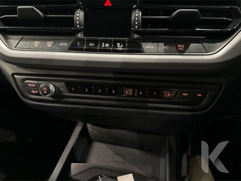 BMW 1 Series 118I 1.5 AUTOMATIC - NEW MODEL - FACTORY ALLOYS - DIGITAL DASH - REAR CAMERA — thumbnail 16
