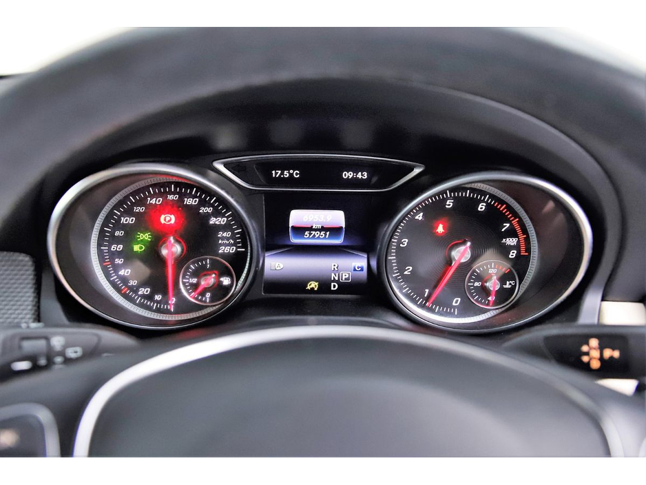 Mercedes-Benz GLA Class GLA 180 *BEIGE LEATHER* — thumbnail 18