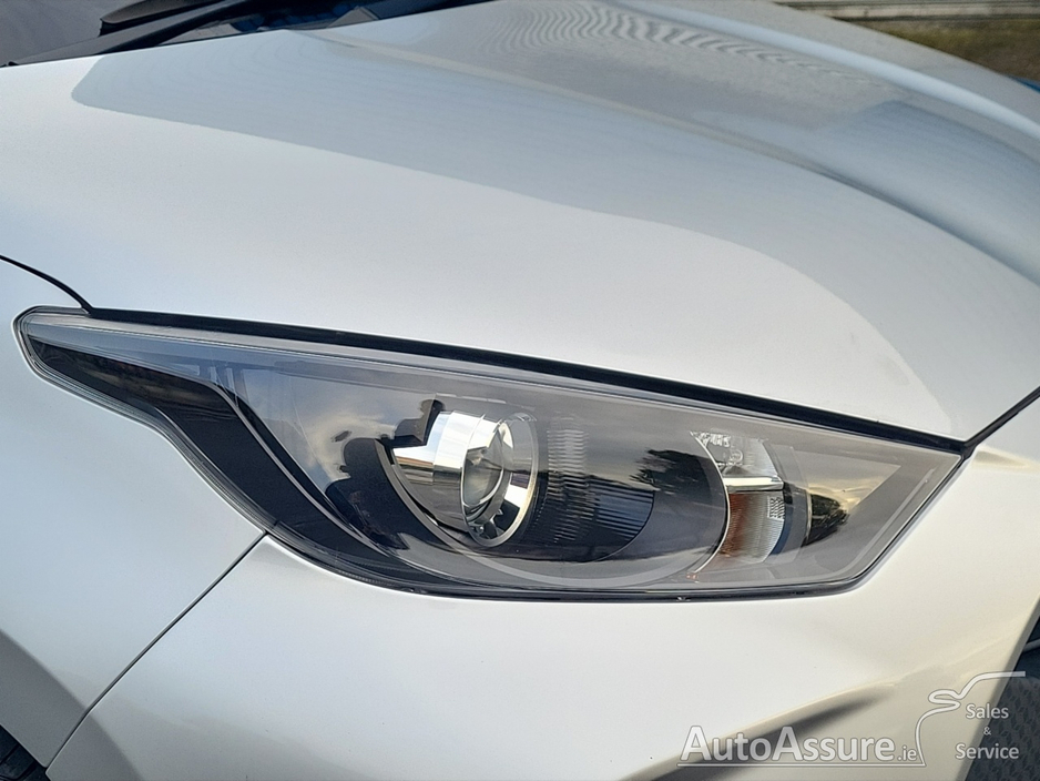2022 Toyota Yaris 1.5L Hybrid For Sale Images