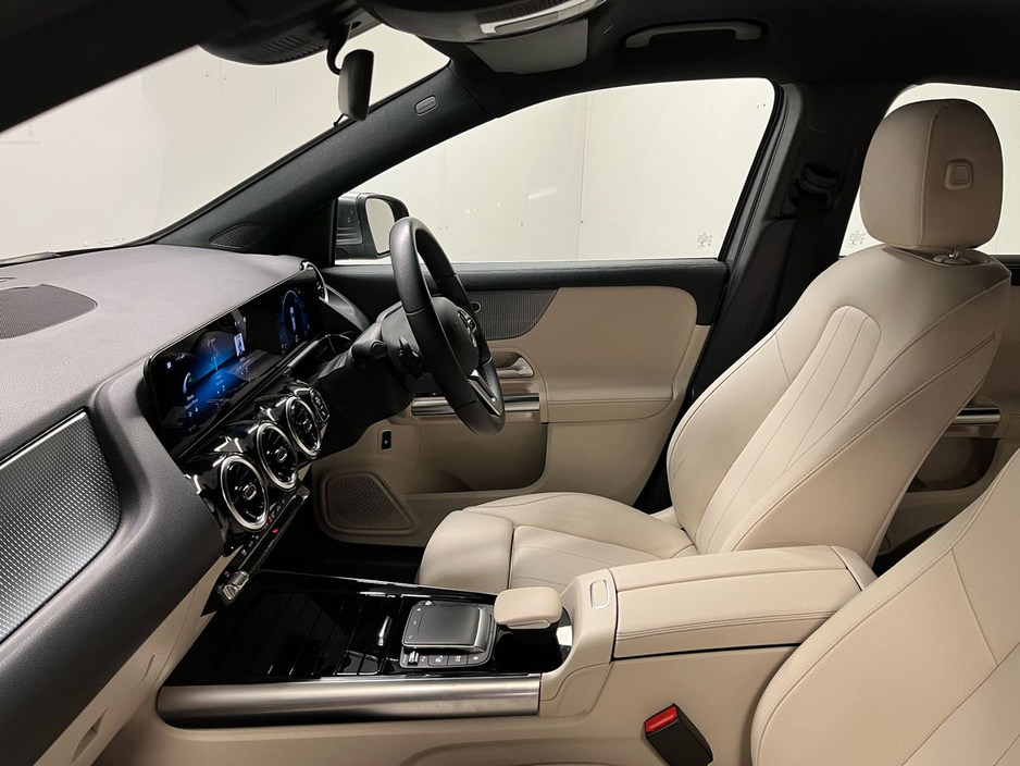 Mercedes-Benz GLA Class GLA 200 d Auto Progressive - 18 Inch Alloys - KEYLESS access - Rear View Camera - Heated Seats - Active Parking Assist Function — thumbnail 14