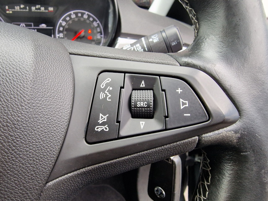 Opel Corsa 1.4 PETROL **CRUISE CONTROL, LOW MILAGE, HEATED SEATS** — thumbnail 18