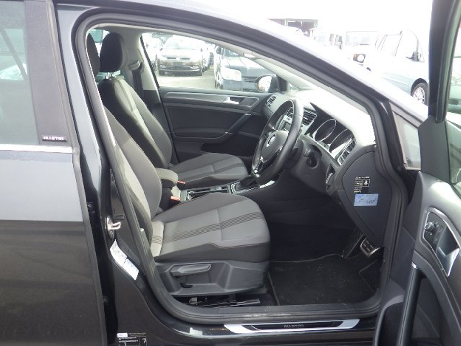 Volkswagen Golf 1.2 Petrol Auto Estate — thumbnail 8