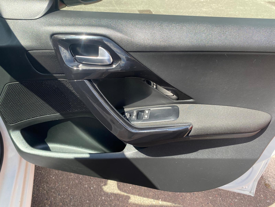 2014 Peugeot 208 1.2L Petrol For Sale Images