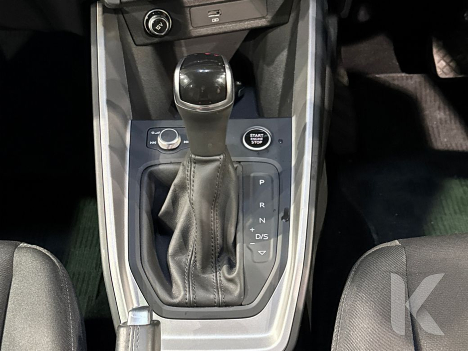Audi A1 1.0 AUTOMATIC - YELLOW/BLACK 2 TONE - CRUISE CONTROL - REAR CAMERA — thumbnail 15