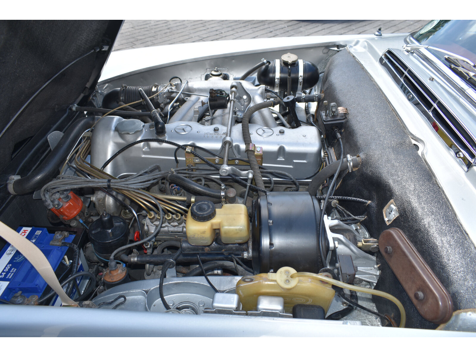 1967 Mercedes-Benz 250 2.5L Petrol For Sale Images