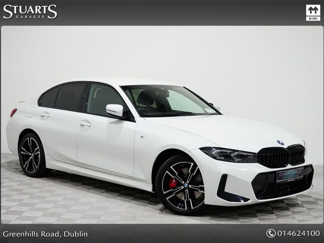 2025 BMW 3 SERIES *BIGGER BATTERY, PRO, TECH, VISIBILITY AND COMFORT PACK* 19.5KW BATTERY. UP TO 101KM EV RANGE: 330E M-SPORT ALPINE WHITE, ADAPTIVE LED HEADLIGHTS, A