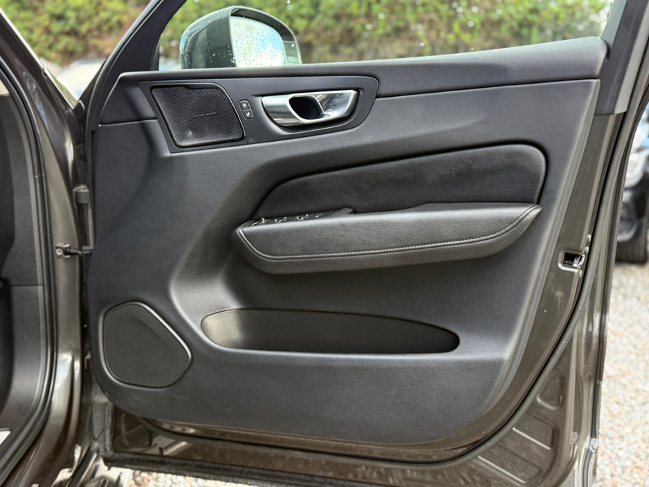 2022 Volvo XC60 2L Diesel For Sale Images