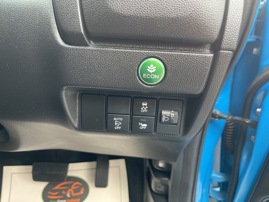 Honda Fit 2015 HONDA FIT 1.5 HYBRID  AUTOMATIC *FINANCE* — thumbnail 17