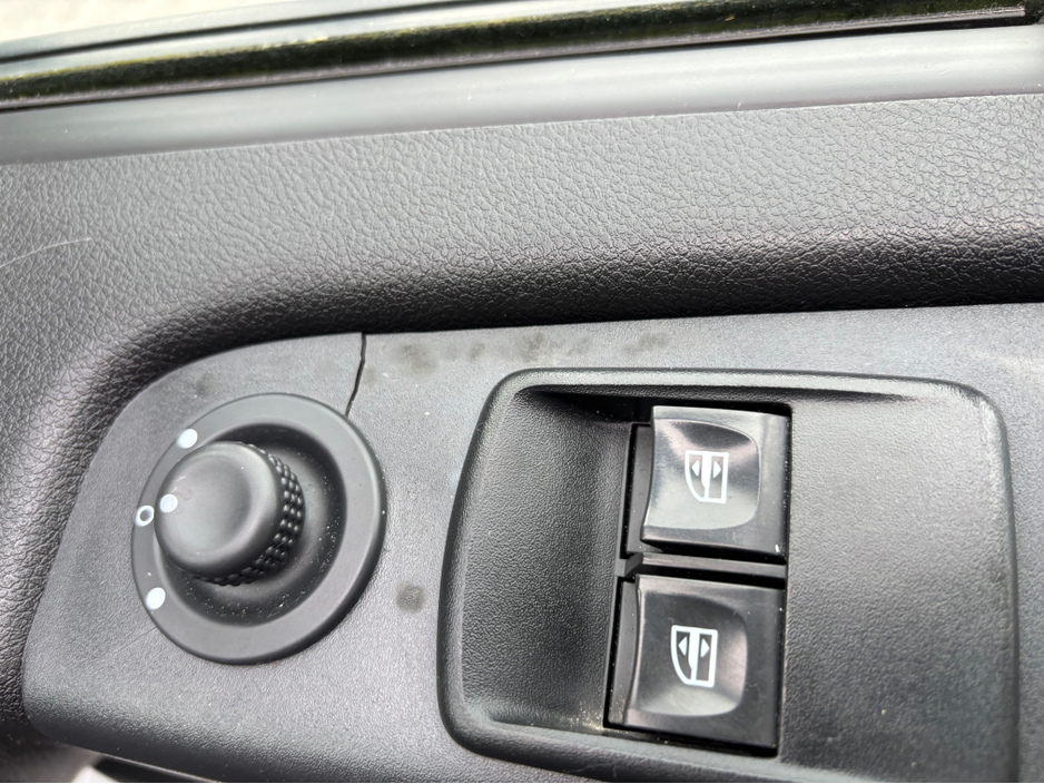 2021 Nissan NV300 2.0L Diesel For Sale Images