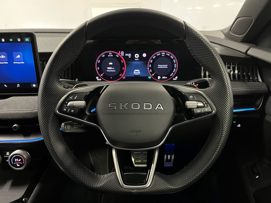 Skoda Superb Sportline DSG 2.0 TDI 150BHP - Reversing Camera - Ambient Lighting - Climate Control - Electric Heated Memory Seats - Keyless Start - Apple CarPlay/Android Auto — thumbnail 6