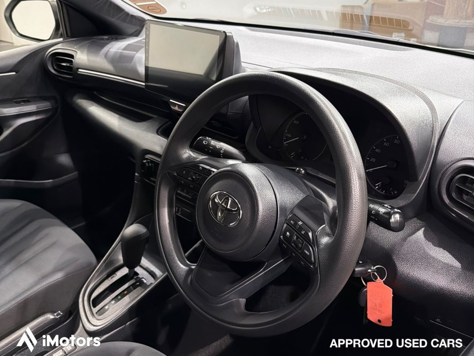 Toyota Yaris AUTOMATIC HYBRID X — thumbnail 17