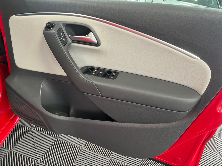 2016 Volkswagen Polo 1.0L Petrol For Sale Images