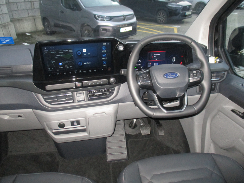 2026 Ford Tourneo 2.5L Petrol Plug-in Hybrid For Sale Images