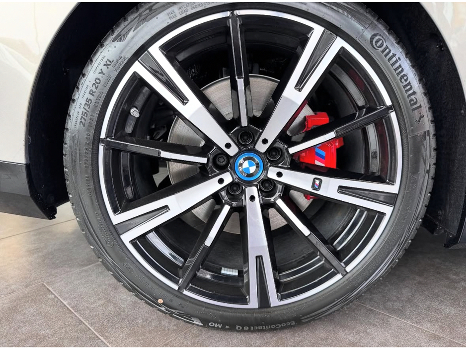 2026 BMW 5 Series 2L Hybrid For Sale Images