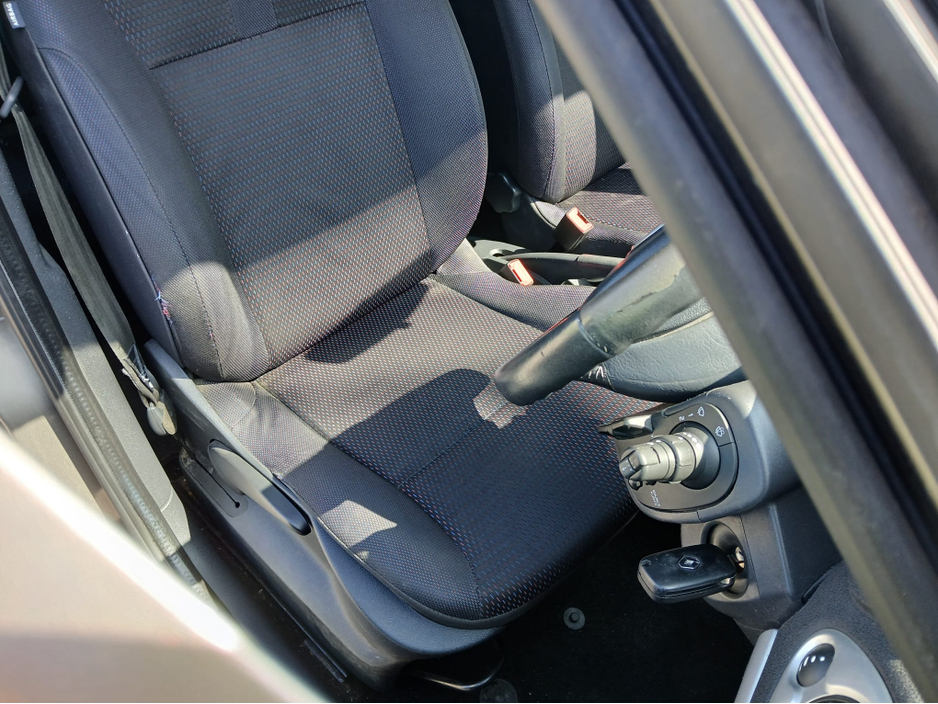 2009 Renault Clio 1.1L Petrol For Sale Images