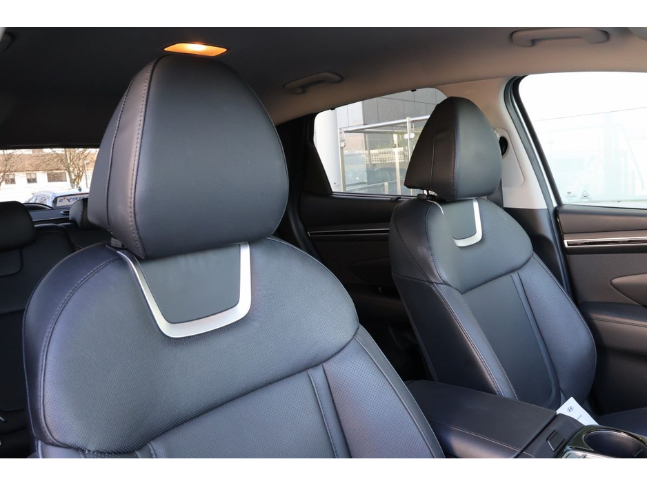 Hyundai Tucson 2WD Executive Plus HEV Auto w.2 Tone Roof — thumbnail 18