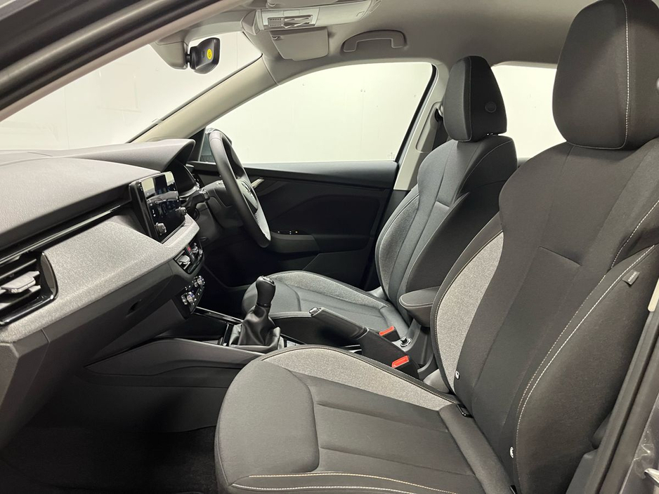 Skoda Kamiq Selection 1.0TSI 115HP - Parking Sensors - Climate Control - Cruise Control - Auto Lights/Wipers - Apple CarPlay/Android Auto — thumbnail 18