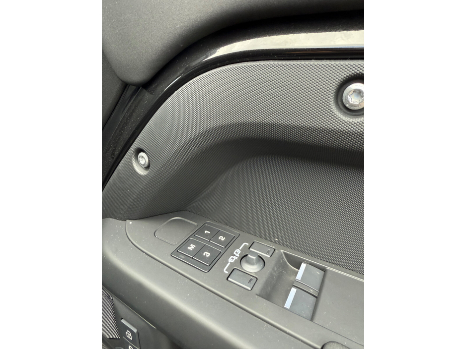 2026 Land Rover Defender 3L Diesel For Sale Images