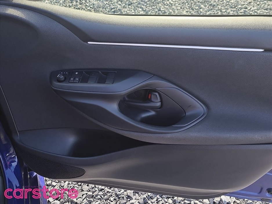 Toyota Yaris Hybrid X — thumbnail 17