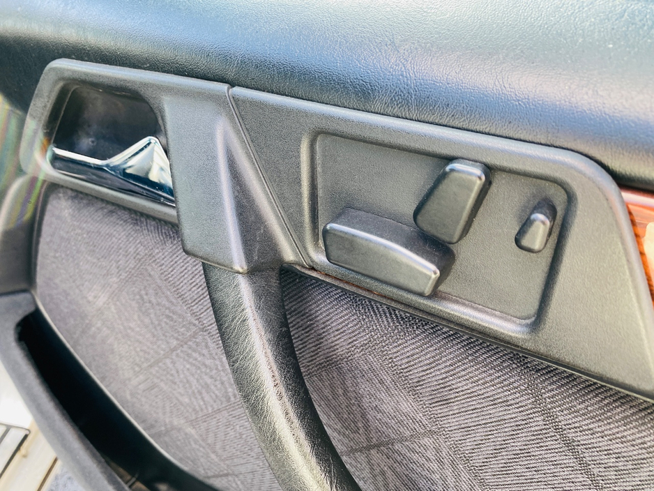 1995 Mercedes-Benz E Class 2.8L Petrol For Sale Images