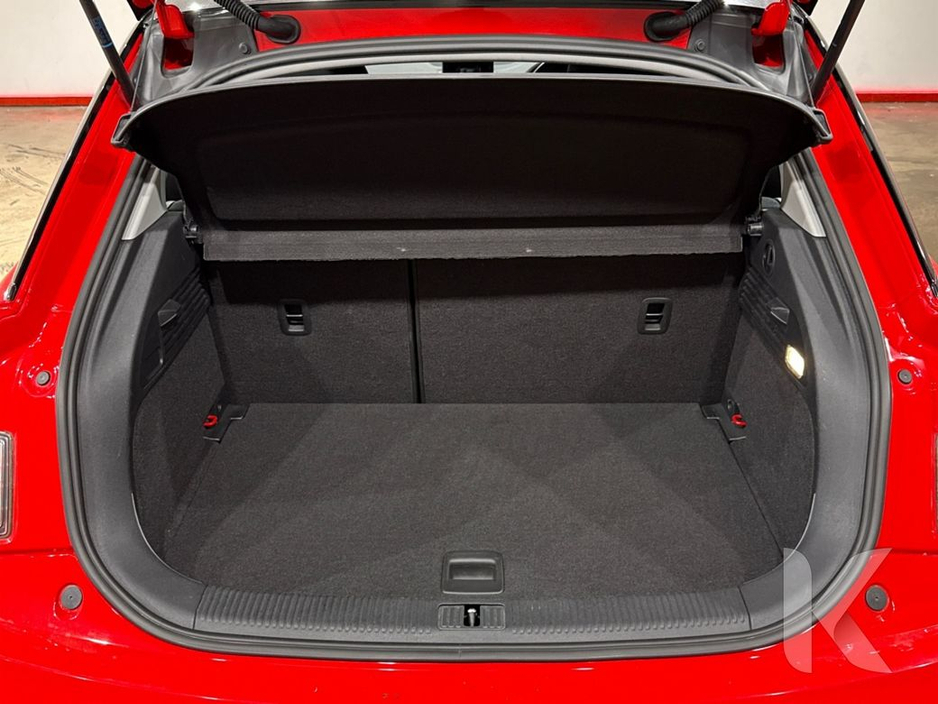 Audi A1 1.0 TFSI AUTOMATIC - RED/BLACK TWO TONE - FACTORY ALLOYS - XENON HEADLIGHTS - PARKING AID - HEATING / AC CONTROLS — thumbnail 11