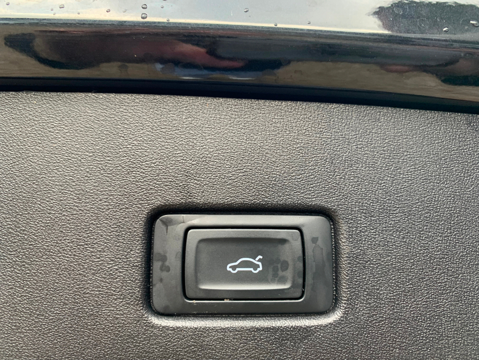 Audi Q4 e-tron E-TRON SPORT 35 EV AUTO // ONE OWNER // FULL SERVICE HISTORY // STUNNING CONDITION // 08/27 NCT AND €120 ROAD TAX // REVERSE CAMERA, HEATED SEATS AND — thumbnail 13