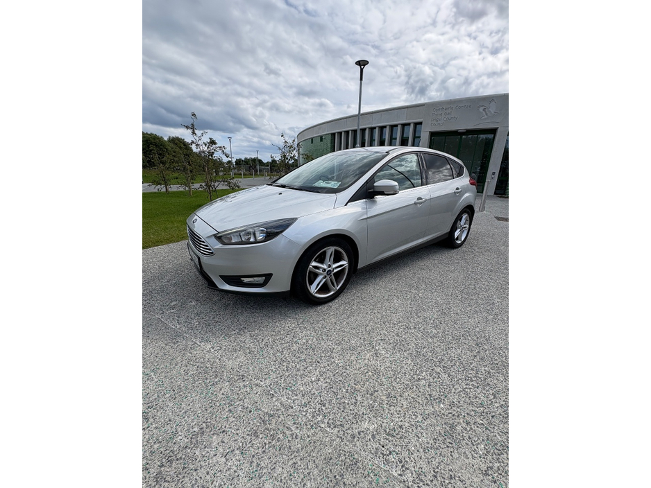 Ford Focus 1.0 ECOBOOST ZETEC 100PS 5DR T — thumbnail 4
