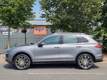2015 Porsche Cayenne 3L Petrol Plug-in Hybrid For Sale Images