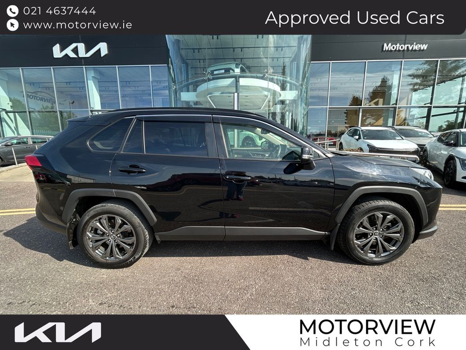 Toyota Rav4 Hybrid SOL manufacture warranty available mint condition 1 owner, apple carplay, android auto, reversing camera, Leather seats, wireless phone charger