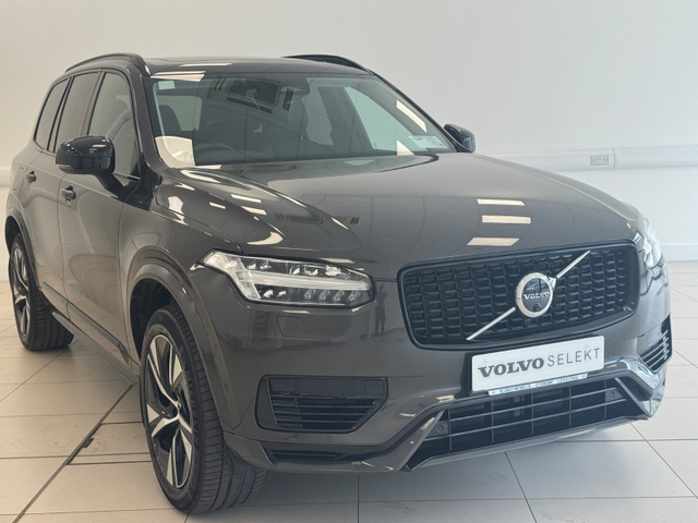 2022 VOLVO XC90 T8 PHEV 455hp Plus (Dark Theme)
