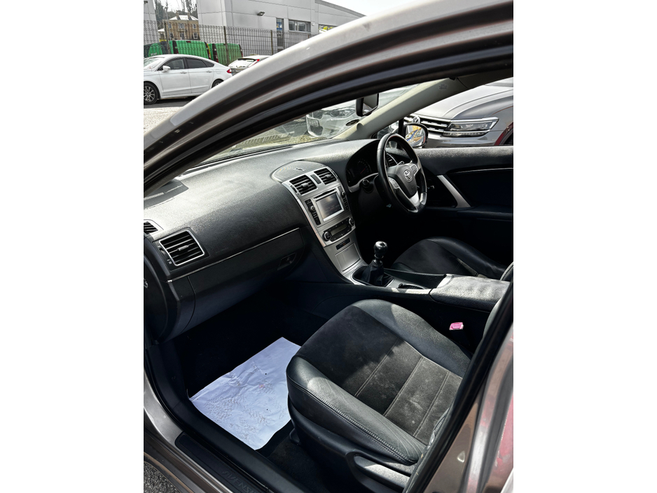2015 Toyota Avensis 2L Diesel For Sale Images