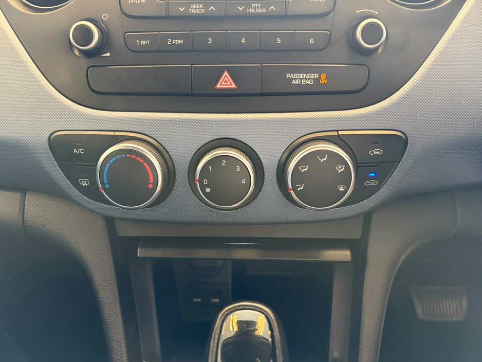 Hyundai i10 1.0 Deluxe Auto 4DR. Irish Car, NCT & TAX, 2Keys, Bluetooth, MFSW, Air Conditioning, Irish Radio, Alloy Wheels, Folding Rear Seats, Luggage Cover, USB/AUX and more. — thumbnail 25