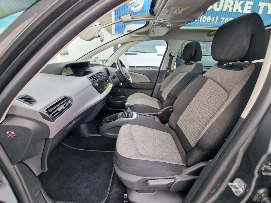Citroen C4 Picasso 1.6 HDI 118BHP **LOW MILAGE, PAN ROOF, REAR SENSORS** — thumbnail 31