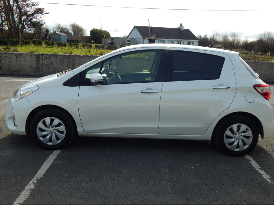 toyota-yaris-2019-car-for-sale-in-limerick