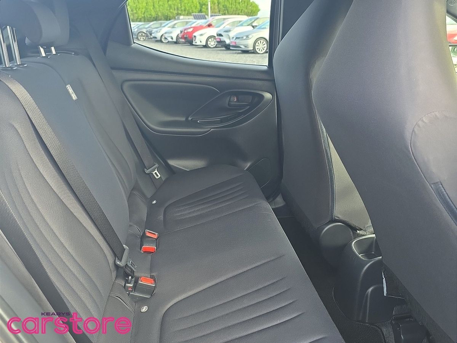Toyota Yaris Hybrid X — thumbnail 13