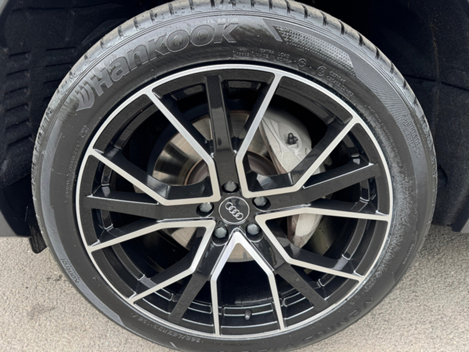 2023 Audi Q5 2.0L Petrol Plug-in Hybrid For Sale Images