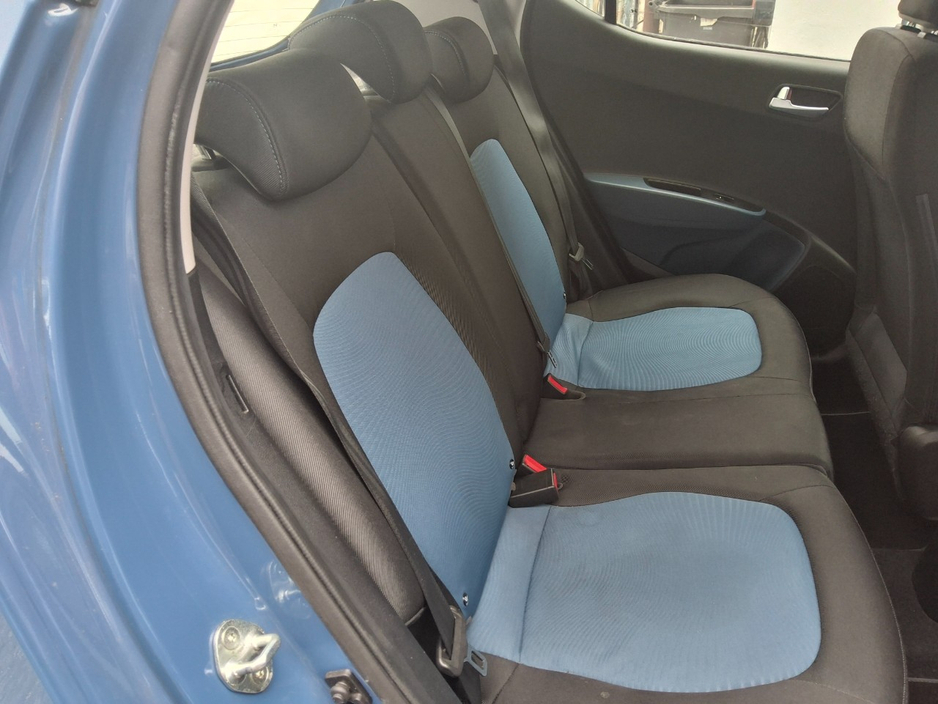 Hyundai i10 DELUXE - Only 54,000 Km - 1 Owner From New - — thumbnail 8