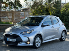 Toyota Yaris apple carplay..rear camera