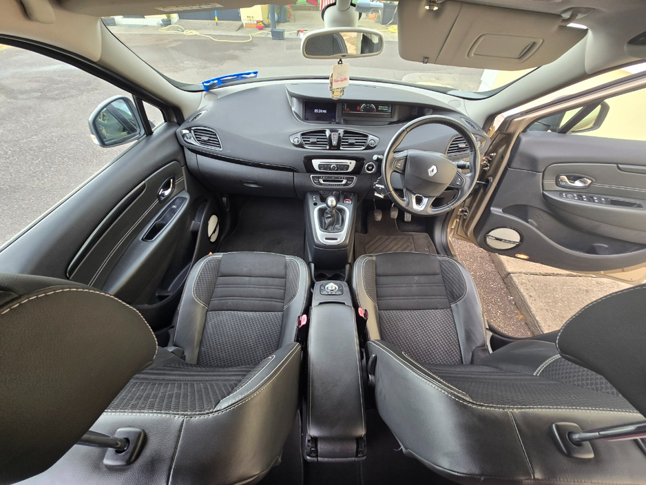 Renault Grand Megane SCENIC 3 BOSE 1.5 DCI 110 4DR — thumbnail 12
