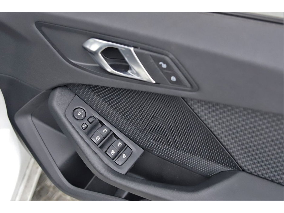 BMW 1 Series 118i AUTO *PARK SENSORS*REVERSE CAM — thumbnail 16