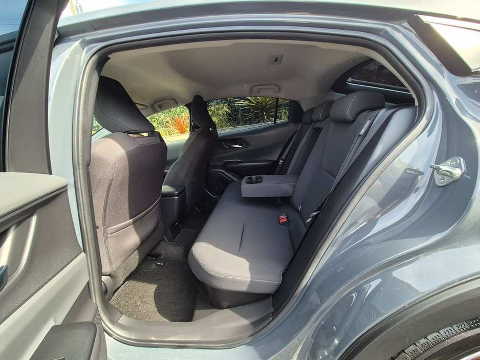 Toyota Prius 2.0 HEV / G-PACK HIGH SPEC / LOW MILEAGE / TAX €150 — thumbnail 27
