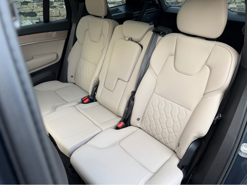 2025 Volvo XC90 2L Petrol Plug-in Hybrid For Sale Images