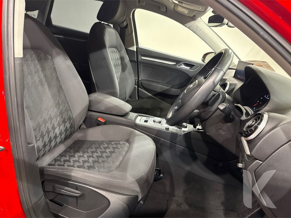 Audi A3 1.4 AUTOMATIC SALOON - FACTORY ALLOYS - CRUISE CONTOL - REAR CAMERA - MULTI FUNCTION STEERING WHEEL - HEATING / AC CONTROLS — thumbnail 17