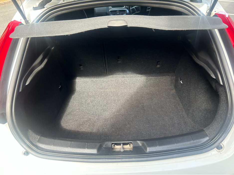 2015 Volvo V40 2L Diesel For Sale Images